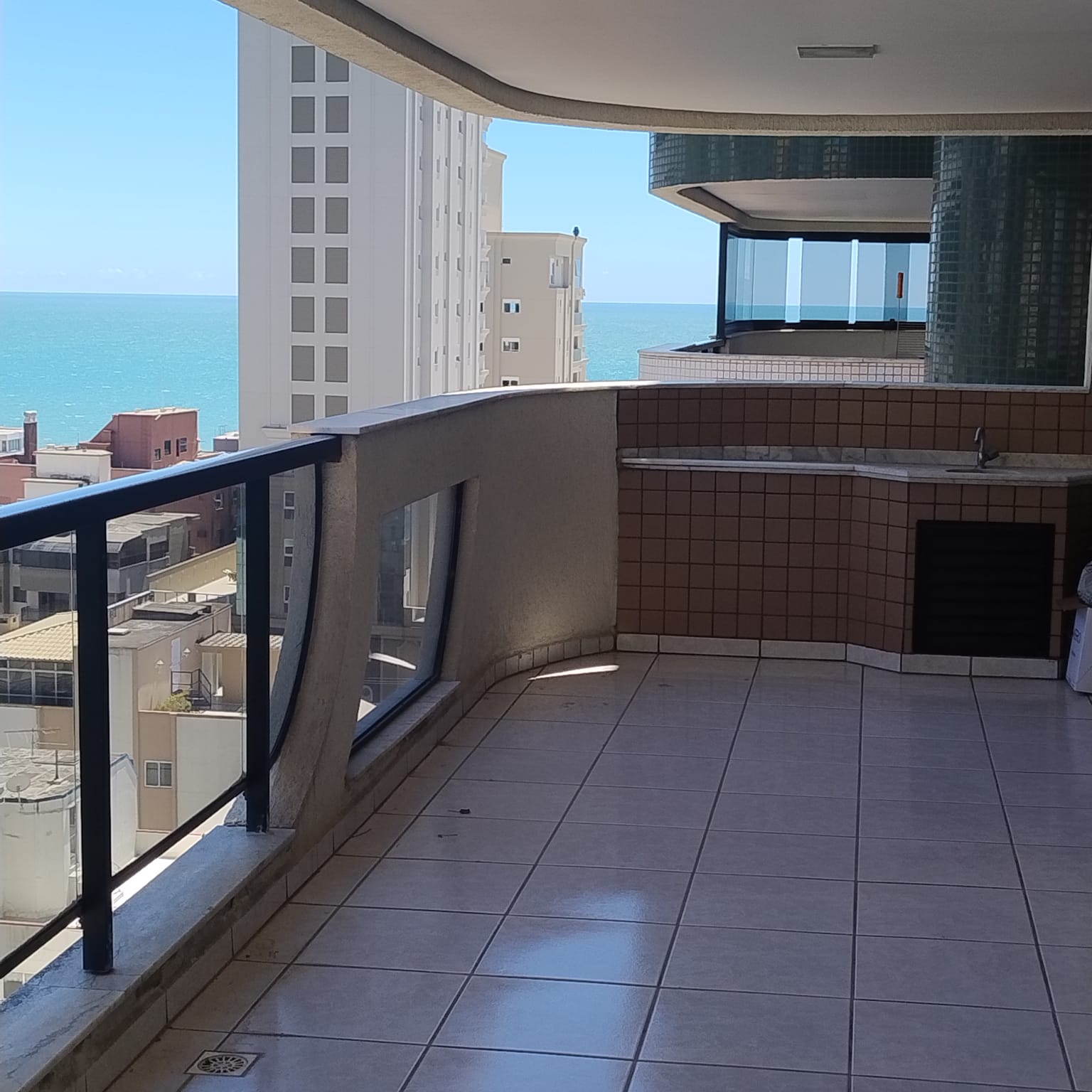 Apartamento mobiliado à venda em Meia Praia — Itapema/SC